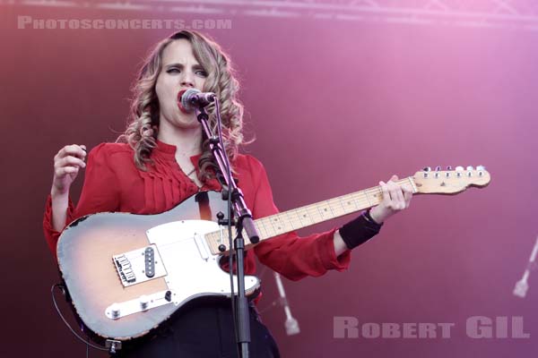 ANNA CALVI - 2011-07-02 - BELFORT - Presqu'ile du Malsaucy - 